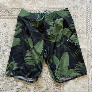 Men’s lululemon shorts M